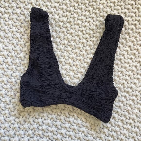 Skatie• ‘Sami’ SUPERSTRETCH Bikini Top in Black - Picture 3 of 16